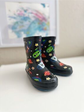 Cosmos Rainboots